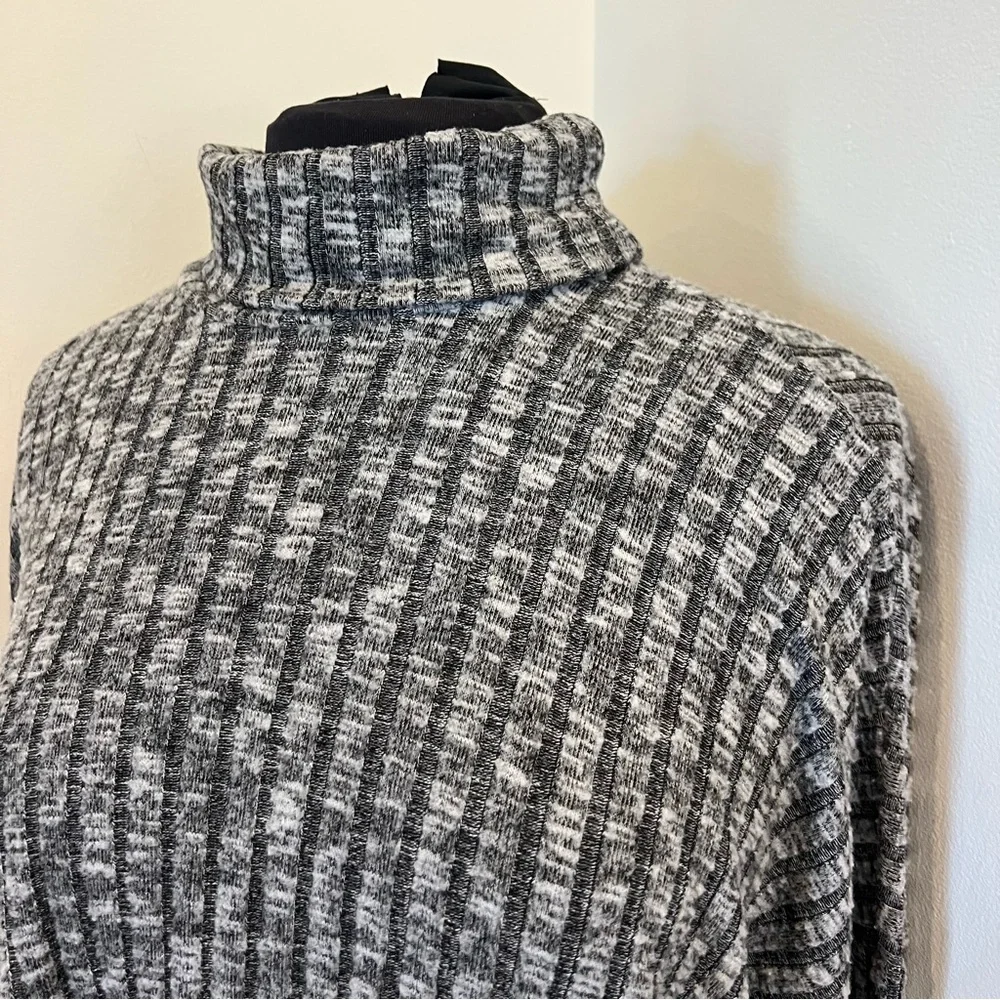 AE American eagle mock neck ribbed sweater top